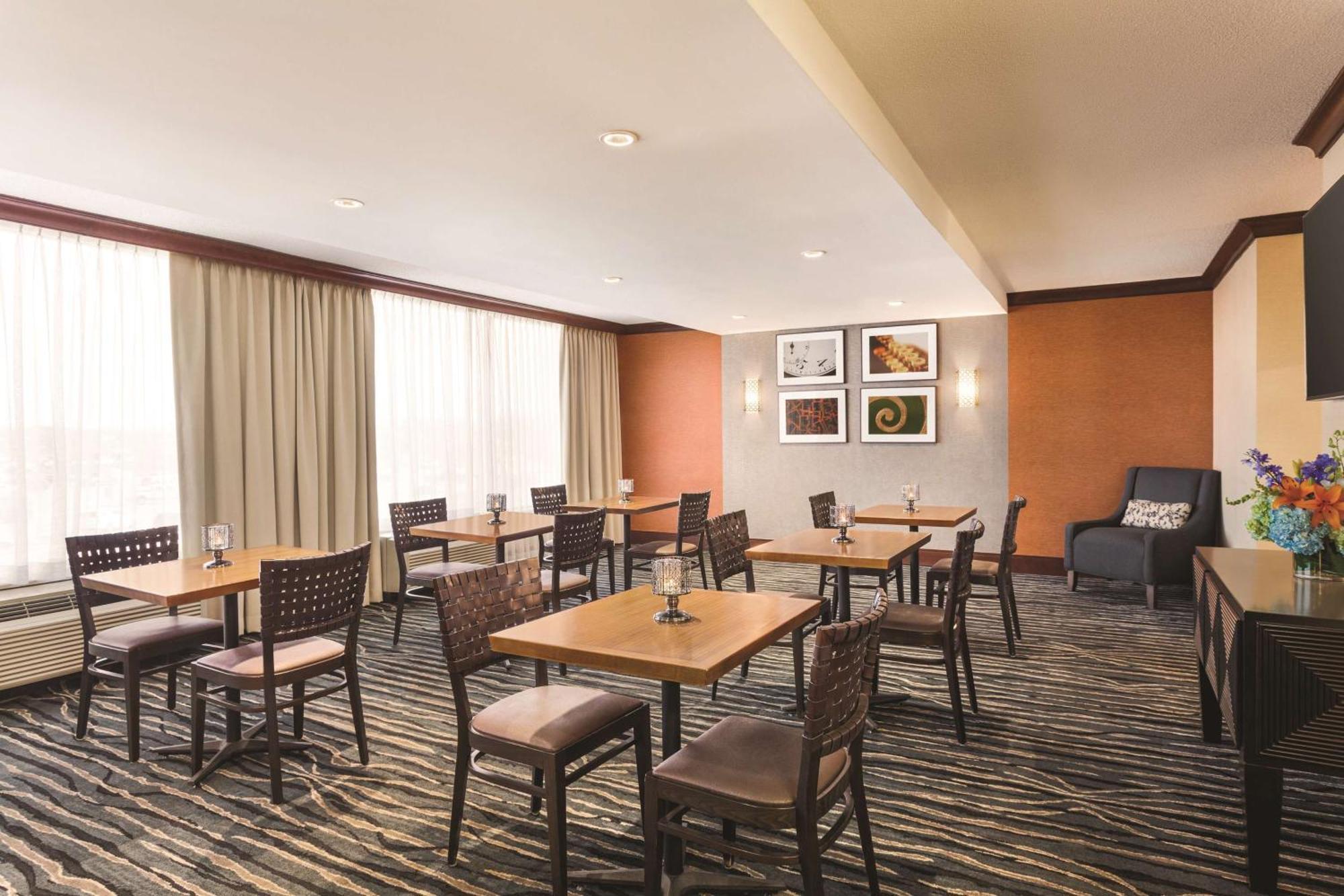 Hilton Knoxville Airport Алкоа Экстерьер фото
