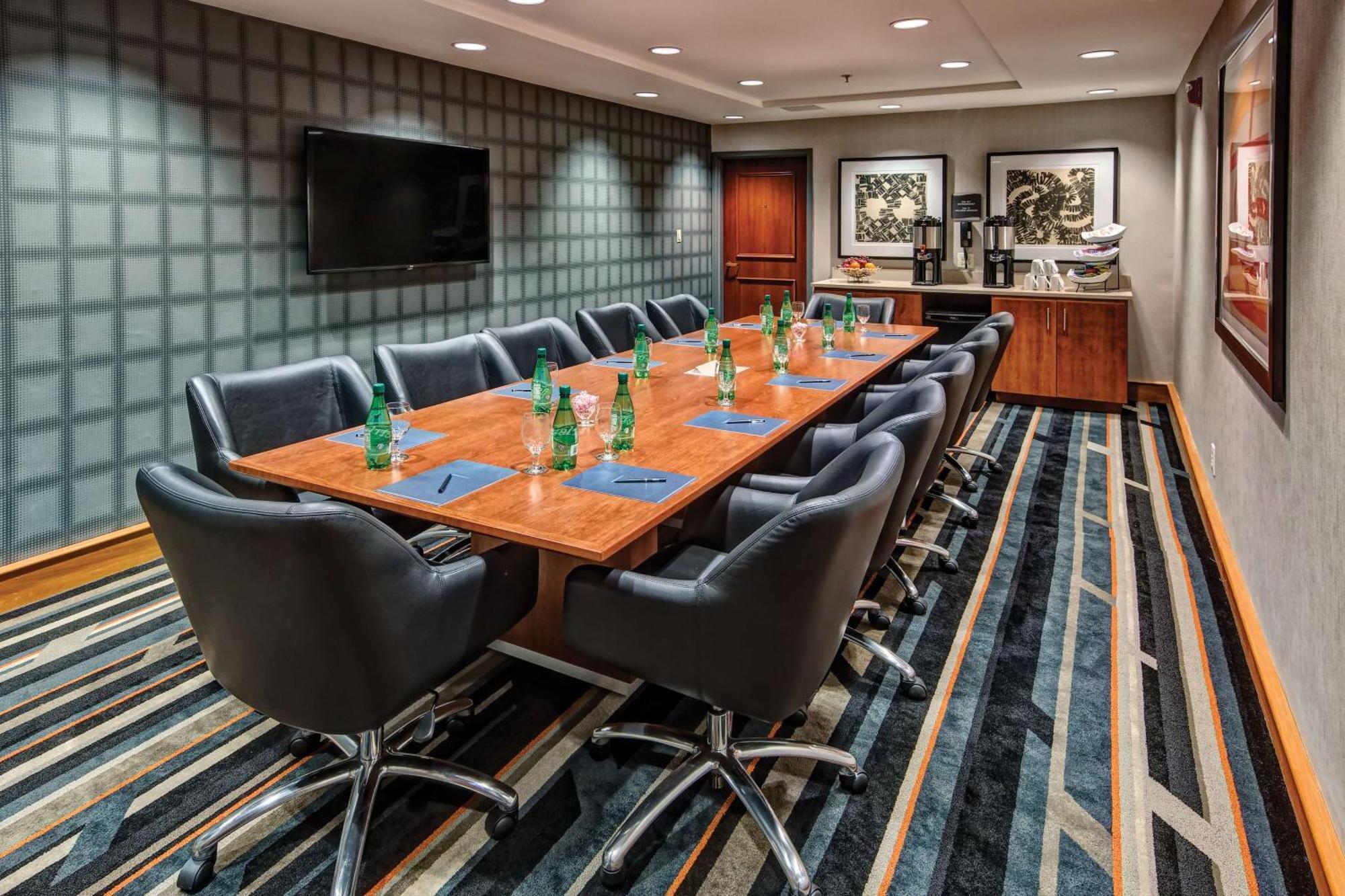 Hilton Knoxville Airport Алкоа Экстерьер фото