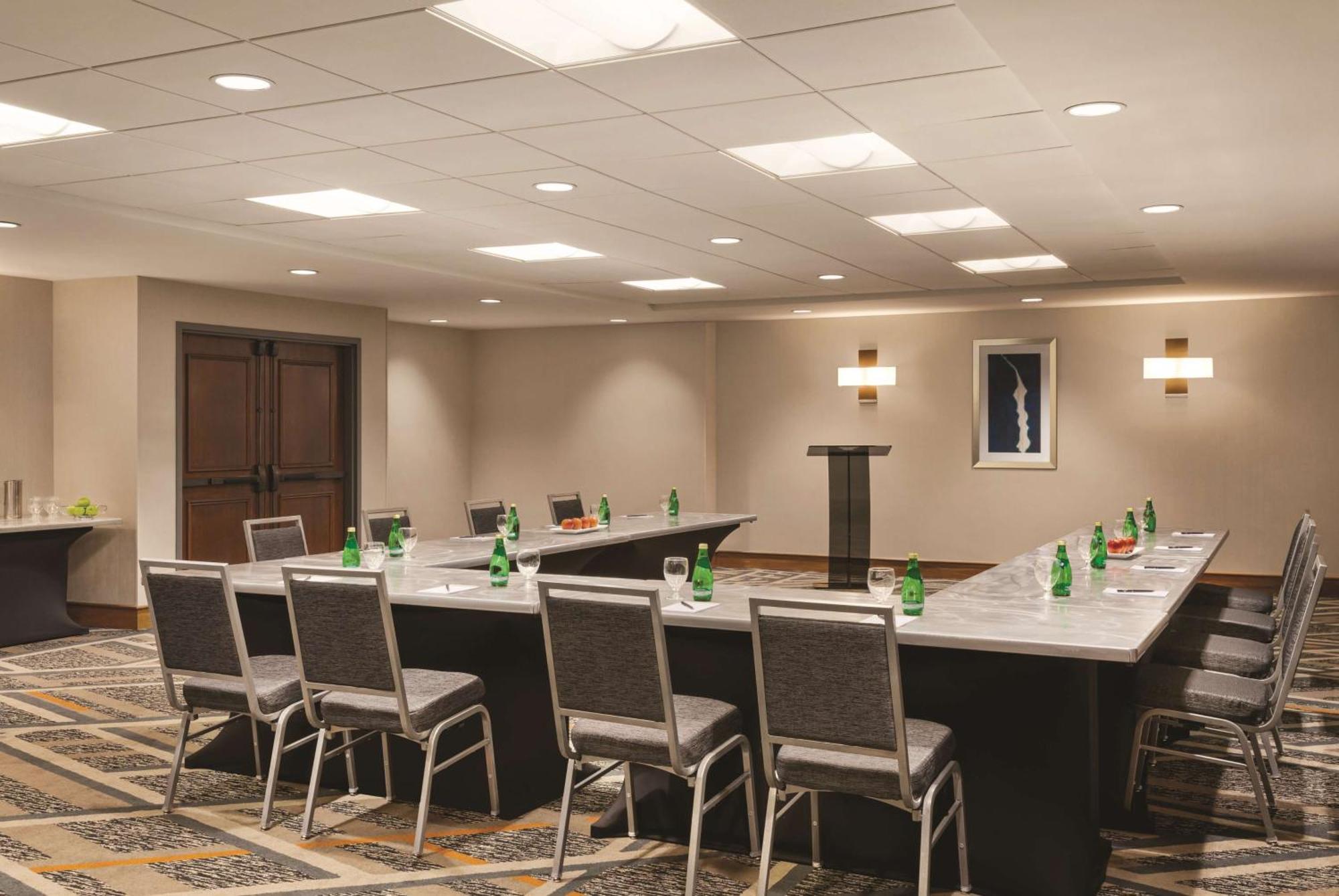 Hilton Knoxville Airport Алкоа Экстерьер фото